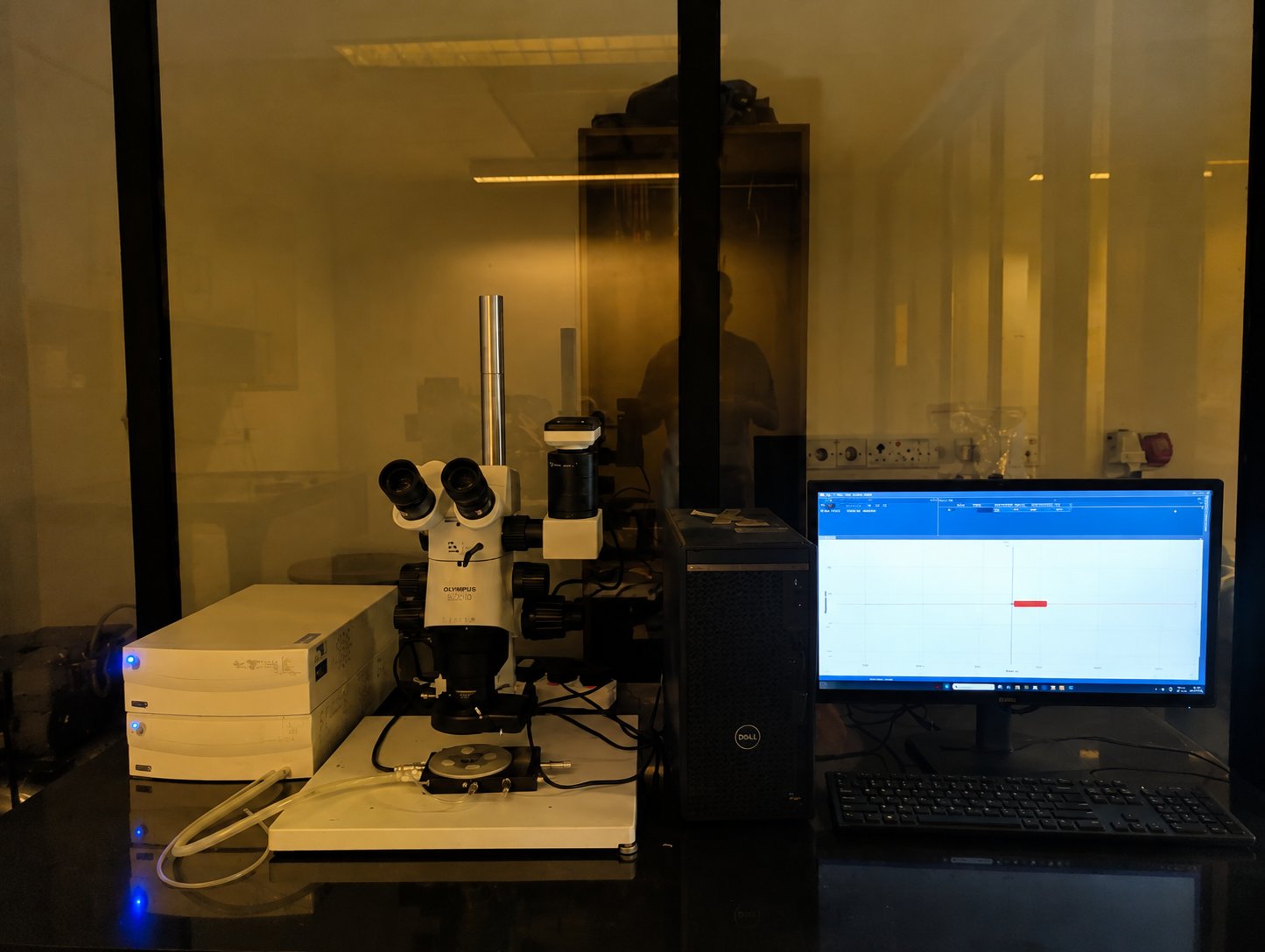 Experimental setup: microscope, cold-stage controller and recording PC